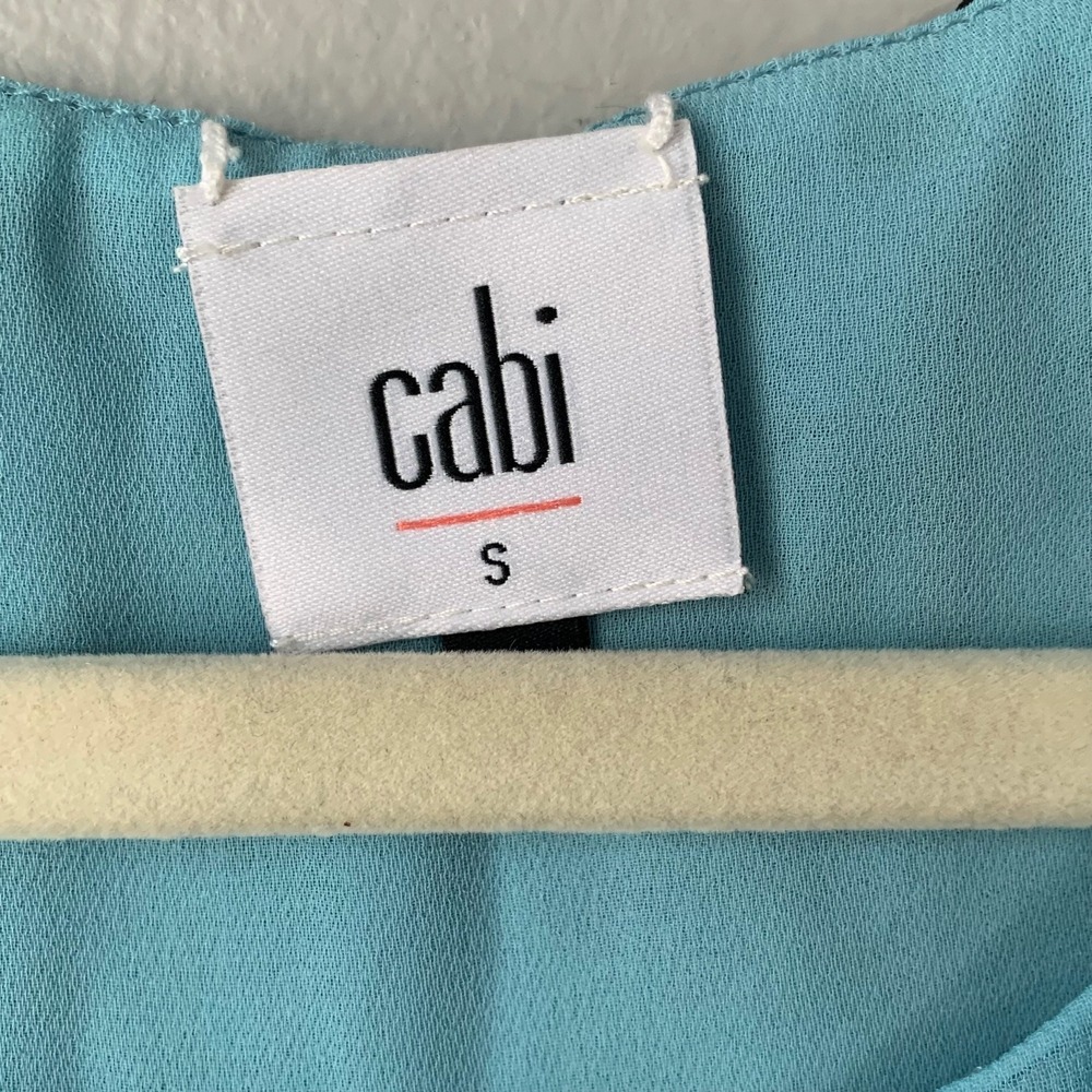 CAbi  #3268 Blue Poppy floral keyhole sleeveless tank top blouse. Size S‎ - Picture 3 of 8